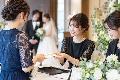 結婚式当日のマナーはいまさら聞けない？受付から披露宴まで基本を解説